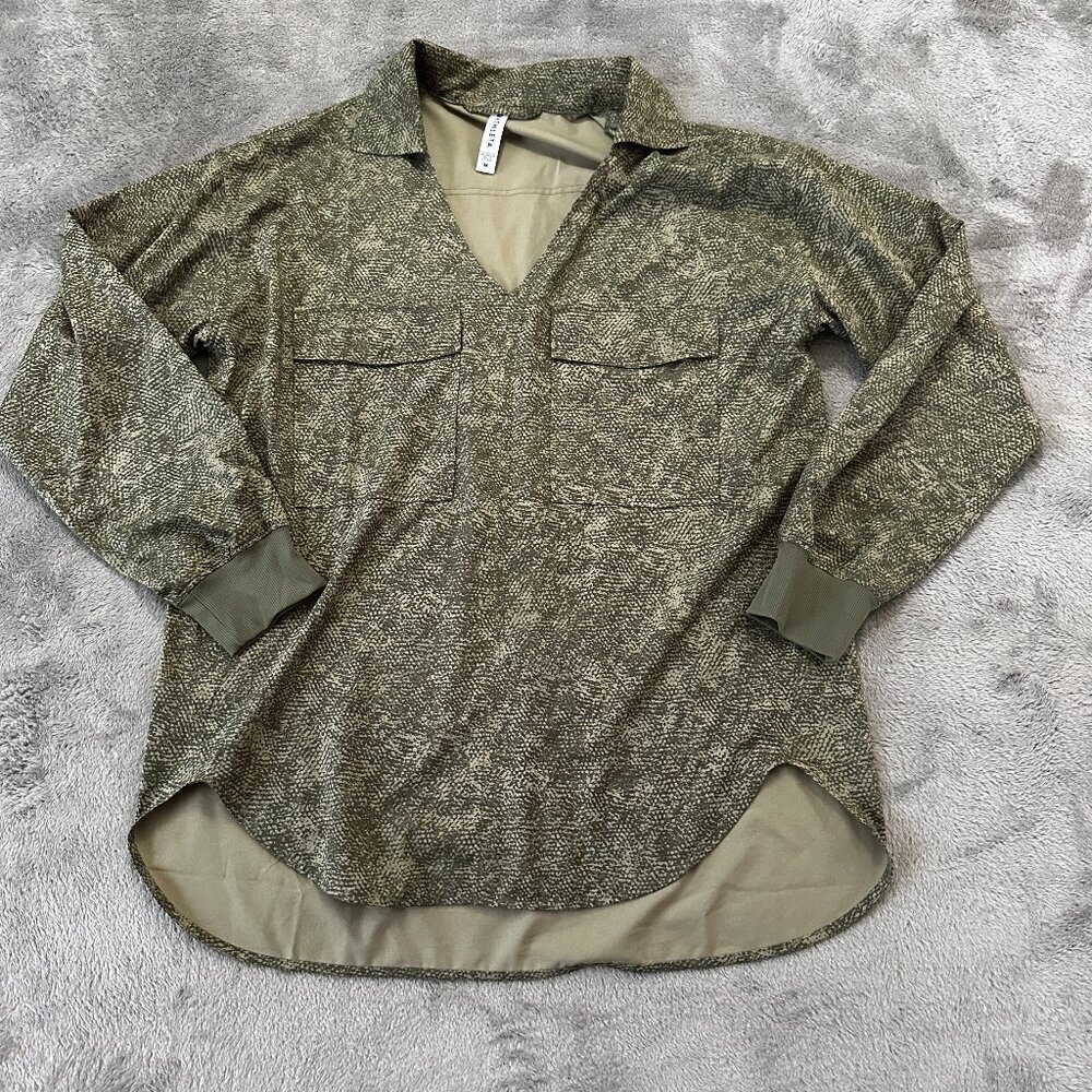 Athleta Zuma Printed Top Viper Shadow Olive Green MEDIUM Athleisure Performance